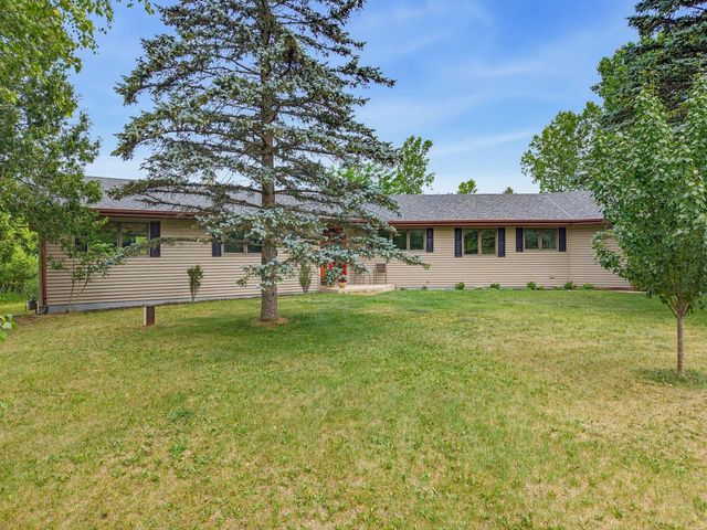 N5471 Loraine DRIVE, Fredonia, WI 53021