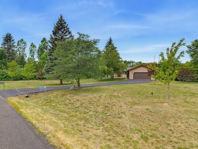 N5471 Loraine DRIVE, Fredonia, WI 53021
