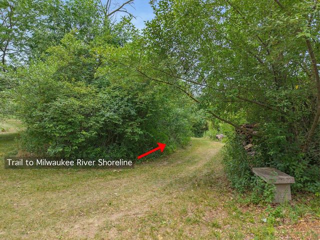 N5471 Loraine DRIVE, Fredonia, WI 53021