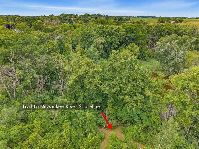 N5471 Loraine DRIVE, Fredonia, WI 53021