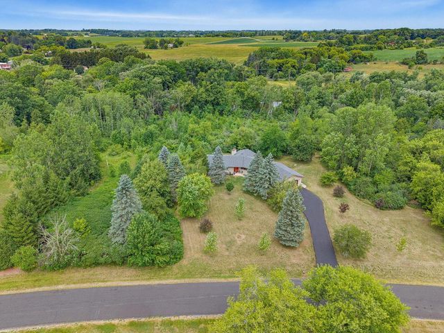 N5471 Loraine DRIVE, Fredonia, WI 53021