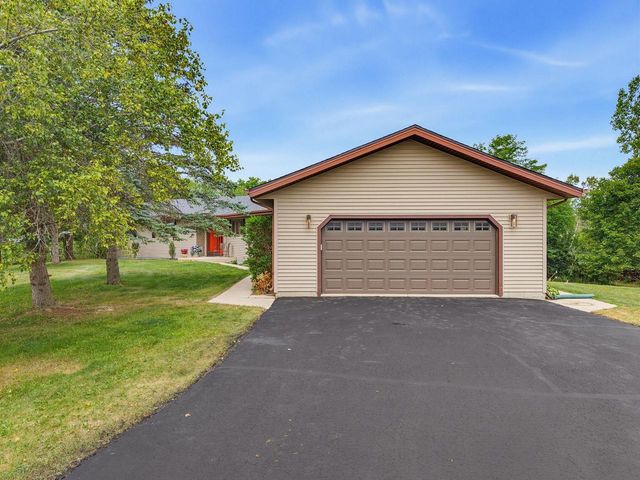 N5471 Loraine DRIVE, Fredonia, WI 53021
