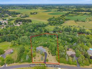 N5471 Loraine DRIVE, Fredonia, WI 53021