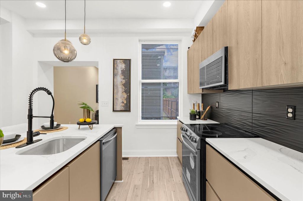 Image 10 of property listing at 2321 MADISON AVE, Baltimore, MD 21217