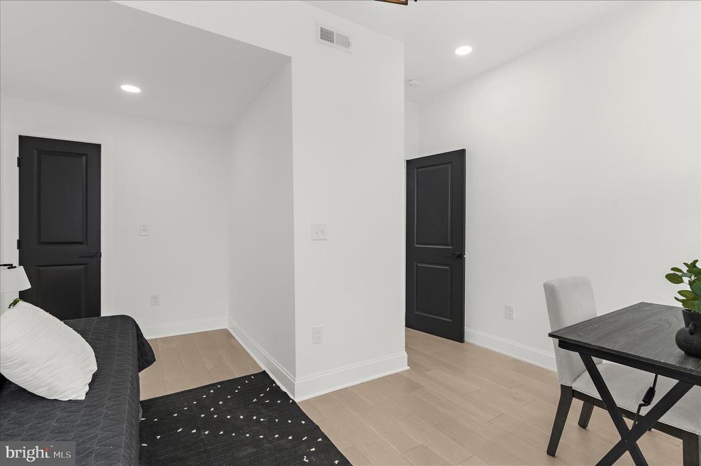 Image 15 of property listing at 2321 MADISON AVE, Baltimore, MD 21217