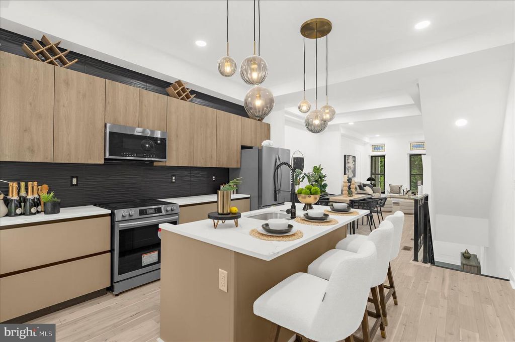 Image 3 of property listing at 2321 MADISON AVE, Baltimore, MD 21217
