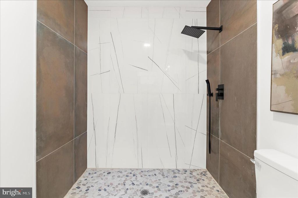 Image 31 of property listing at 2321 MADISON AVE, Baltimore, MD 21217