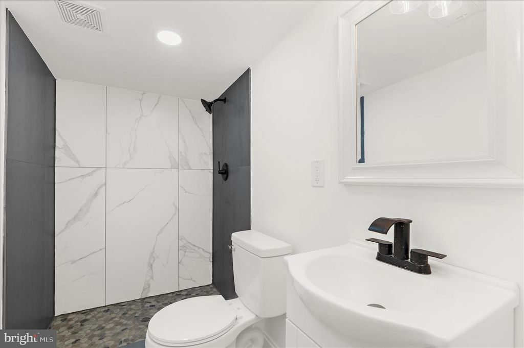 Image 32 of property listing at 2321 MADISON AVE, Baltimore, MD 21217