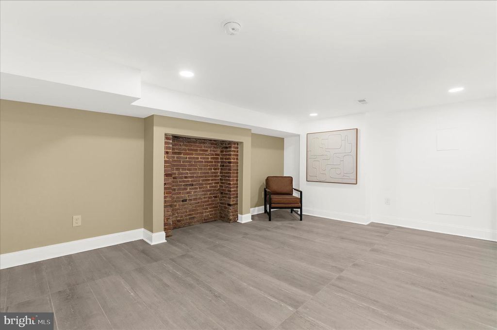 Image 34 of property listing at 2321 MADISON AVE, Baltimore, MD 21217