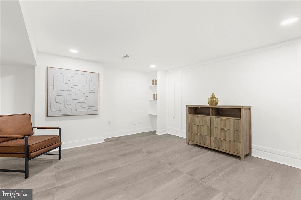 Image 37 of property listing at 2321 MADISON AVE, Baltimore, MD 21217