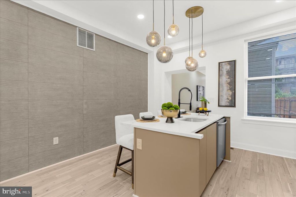 Image 9 of property listing at 2321 MADISON AVE, Baltimore, MD 21217