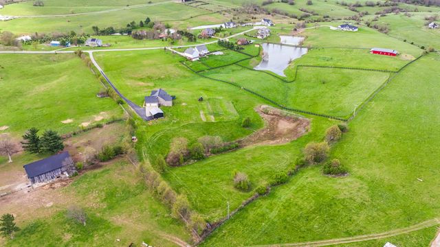 112 Fairfield Farm Road, Georgetown, KY 40324