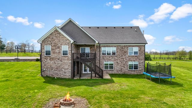 112 Fairfield Farm Road, Georgetown, KY 40324