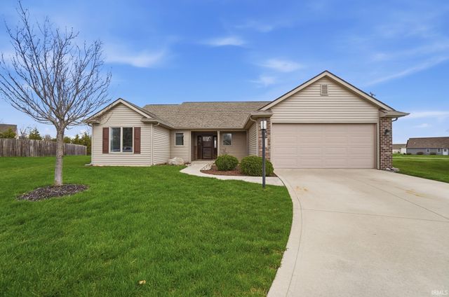 1672 Sunpointe Cove, New Haven, IN 46774