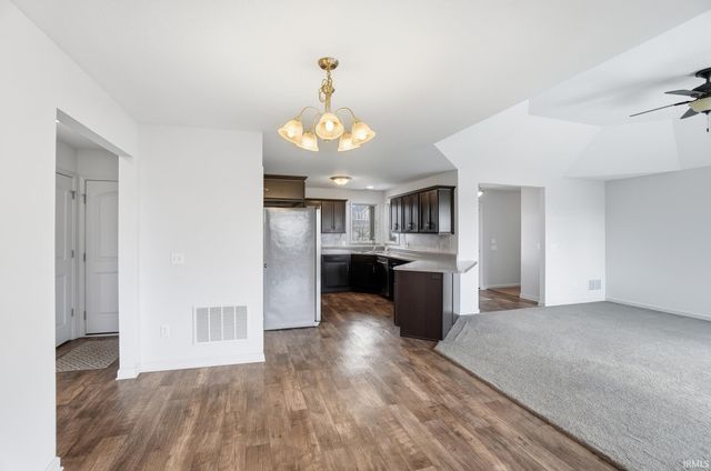 1672 Sunpointe Cove, New Haven, IN 46774