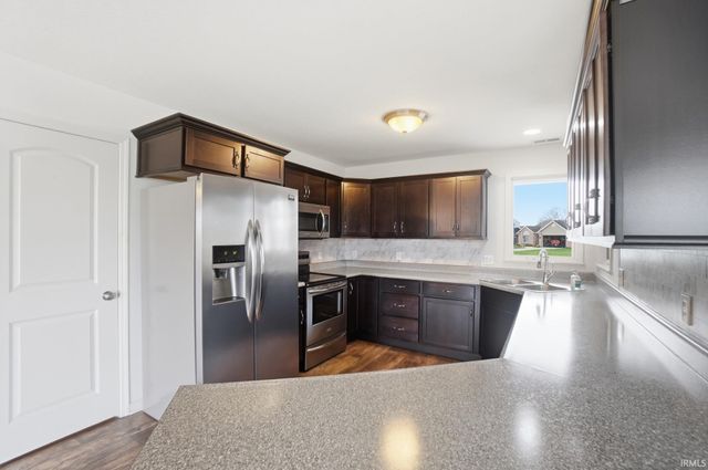 1672 Sunpointe Cove, New Haven, IN 46774