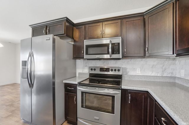 1672 Sunpointe Cove, New Haven, IN 46774