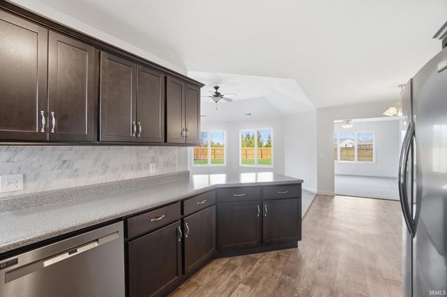 1672 Sunpointe Cove, New Haven, IN 46774