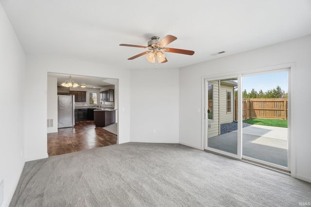 1672 Sunpointe Cove, New Haven, IN 46774