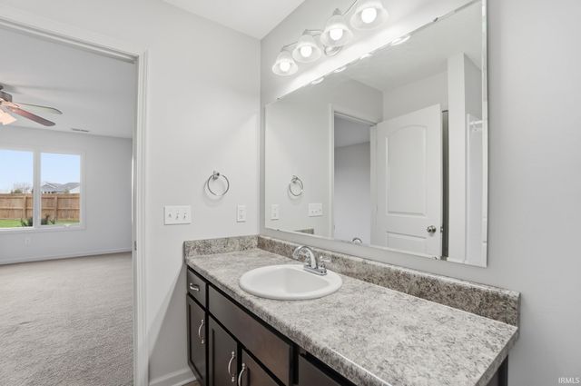 1672 Sunpointe Cove, New Haven, IN 46774