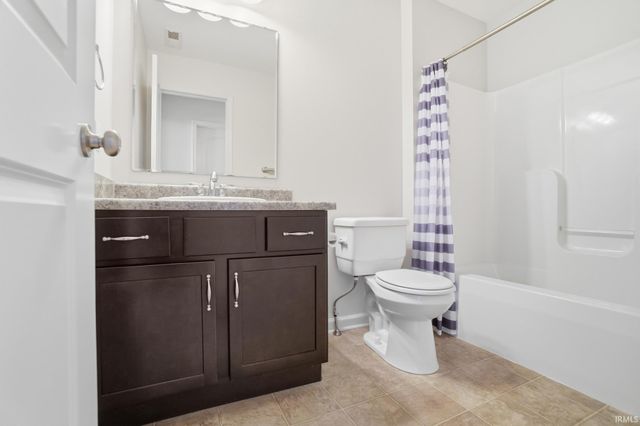 1672 Sunpointe Cove, New Haven, IN 46774