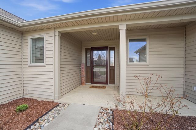 1672 Sunpointe Cove, New Haven, IN 46774