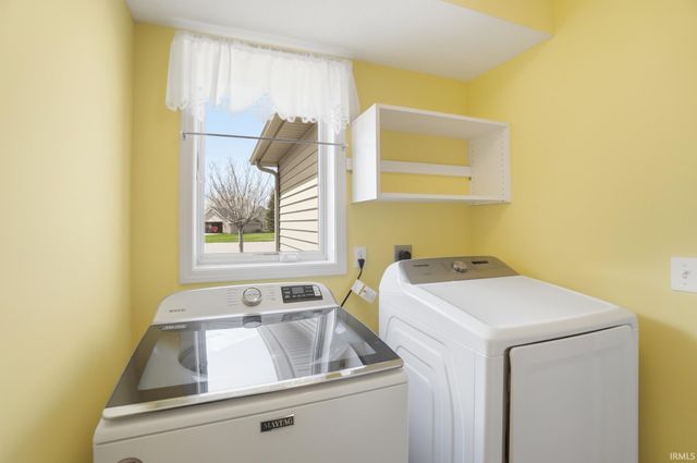 1672 Sunpointe Cove, New Haven, IN 46774