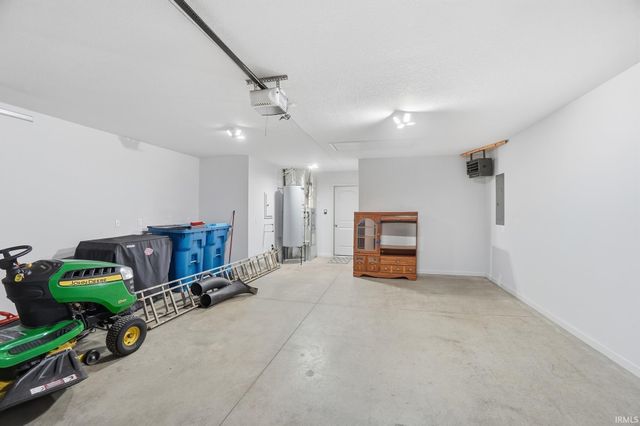 1672 Sunpointe Cove, New Haven, IN 46774