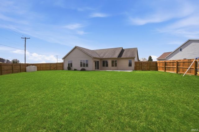 1672 Sunpointe Cove, New Haven, IN 46774