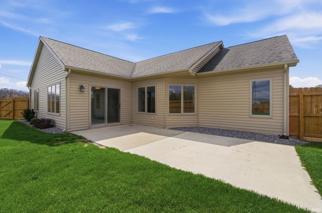 1672 Sunpointe Cove, New Haven, IN 46774