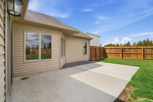 1672 Sunpointe Cove, New Haven, IN 46774