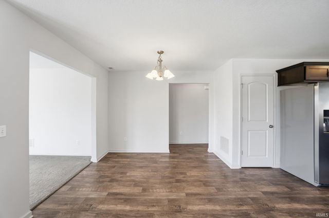 1672 Sunpointe Cove, New Haven, IN 46774