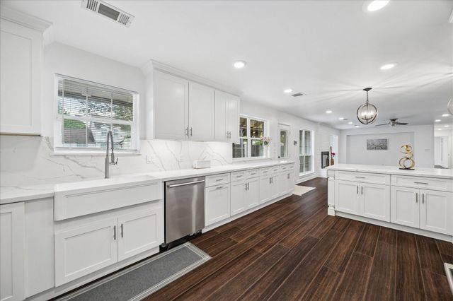 10602 Riverview Drive, Houston, TX 77042