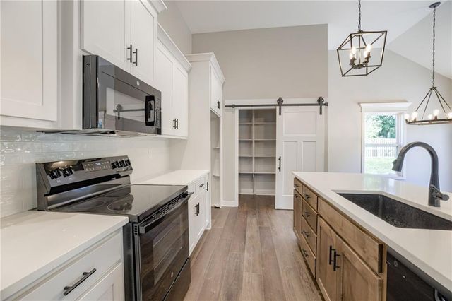 2031 Riverstone Drive, Excelsior Springs, MO 64024