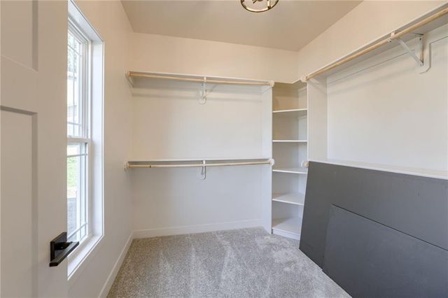 2031 Riverstone Drive, Excelsior Springs, MO 64024