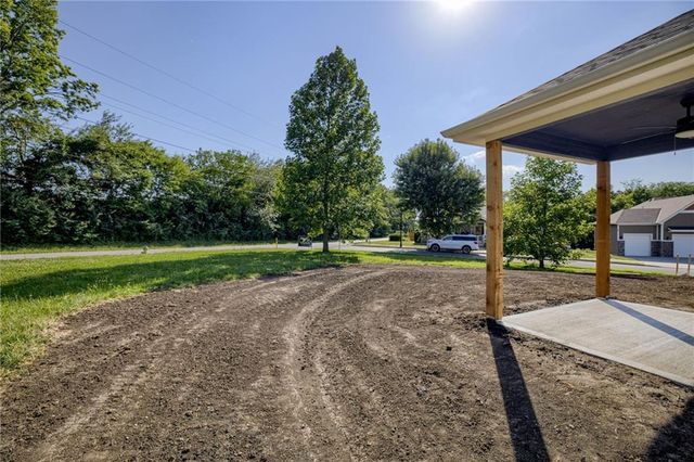 2031 Riverstone Drive, Excelsior Springs, MO 64024