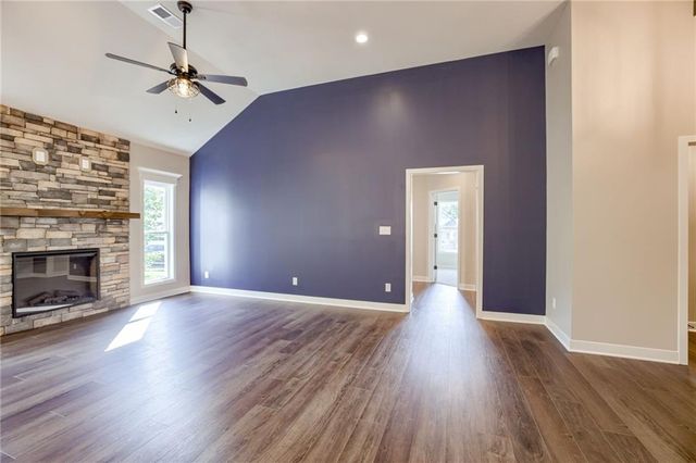 2031 Riverstone Drive, Excelsior Springs, MO 64024