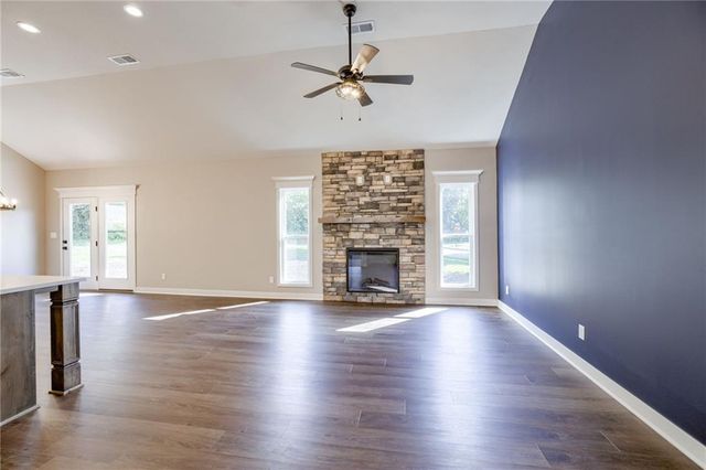 2031 Riverstone Drive, Excelsior Springs, MO 64024