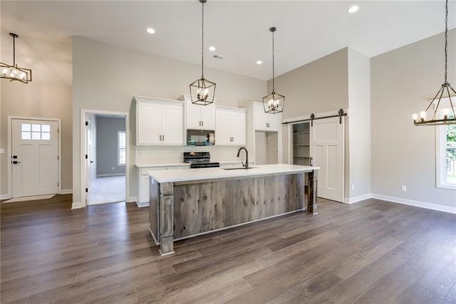 2031 Riverstone Drive, Excelsior Springs, MO 64024