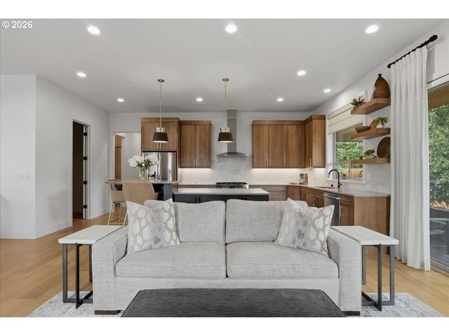 626 Ne PROVINCE Ct, Camas, WA 98607