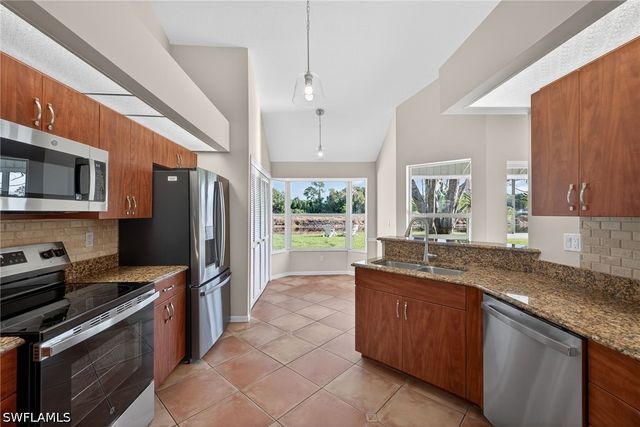 1327 Monarch CIR 11, Naples, FL 34116