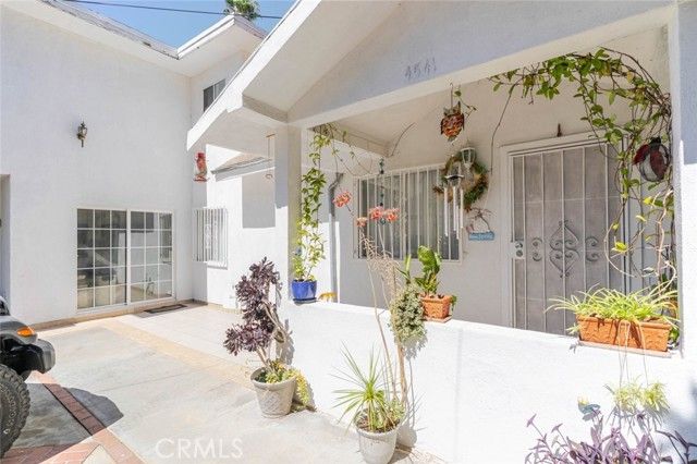 4541 Russell Avenue, Los Angeles, CA 90027