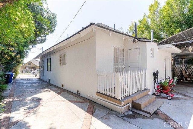 4541 Russell Avenue, Los Angeles, CA 90027