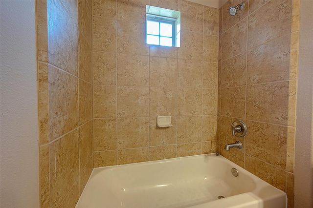 7122 Fall Creek Lane, Missouri City, TX 77459