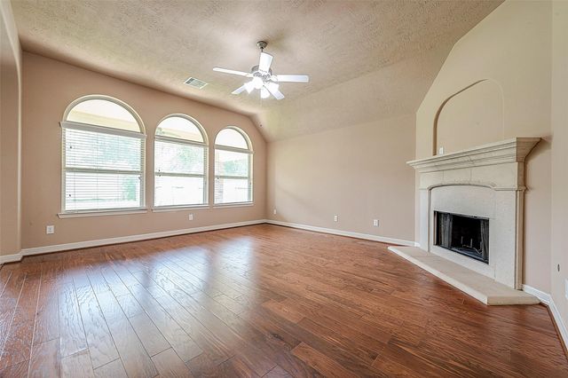 7122 Fall Creek Lane, Missouri City, TX 77459