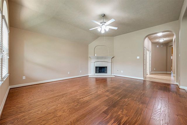 7122 Fall Creek Lane, Missouri City, TX 77459