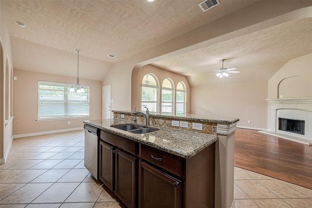 7122 Fall Creek Lane, Missouri City, TX 77459
