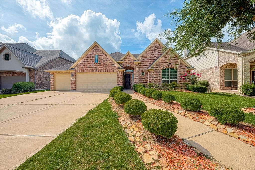 7122 Fall Creek Lane, Missouri City, TX 77459
