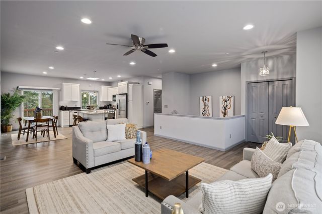 26568 221st Place SE, Maple Valley, WA 98038