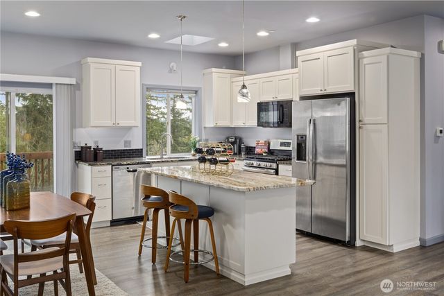 26568 221st Place SE, Maple Valley, WA 98038